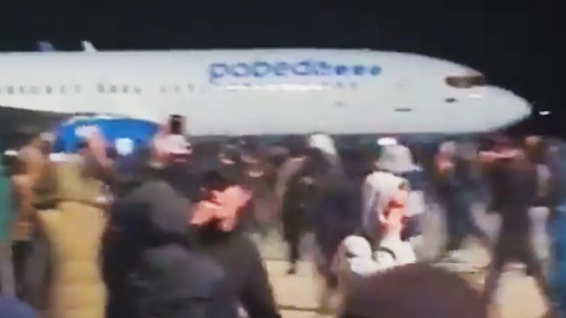 Una turba asalta el aeropuerto de Daguestán en busca de ‘judíos’