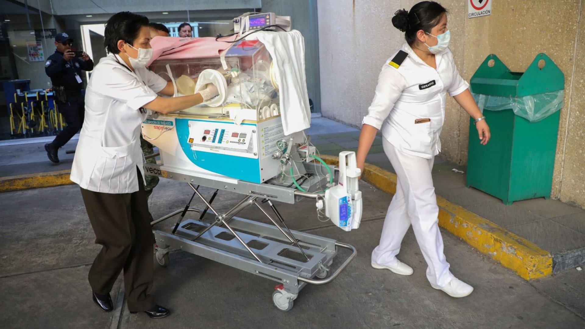 Pediatría del Centro Médico Siglo XXI atiende a niños afectados por el huracán Otis