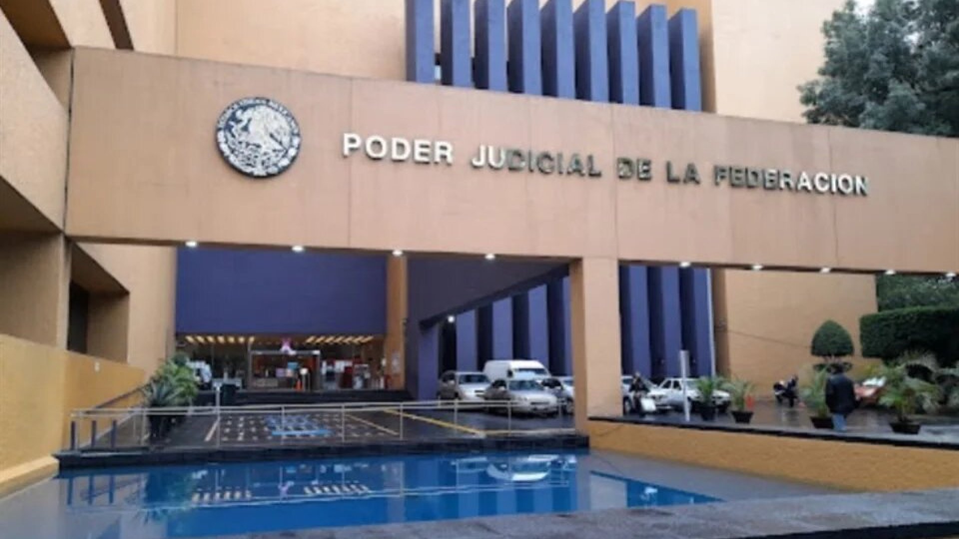 Presentan primer amparo contra extinción de fideicomisos