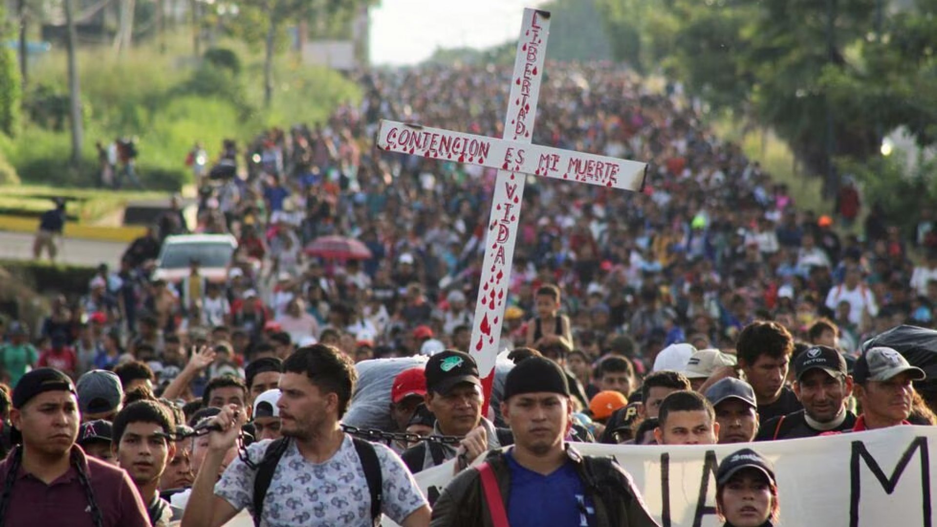 Caravana migrante sale de Tapachula, Chiapas