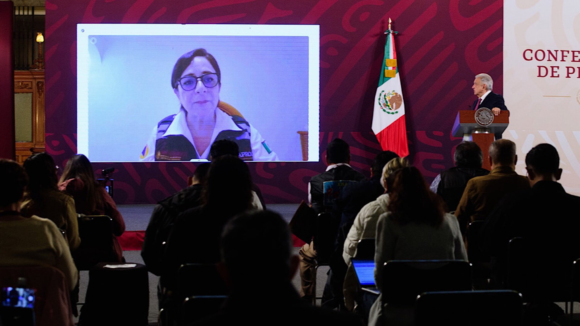 Presidente llama a cadenas de autoservicio a mantener precios bajos en alimentos para ayudar a pueblos damnificados de Guerrero