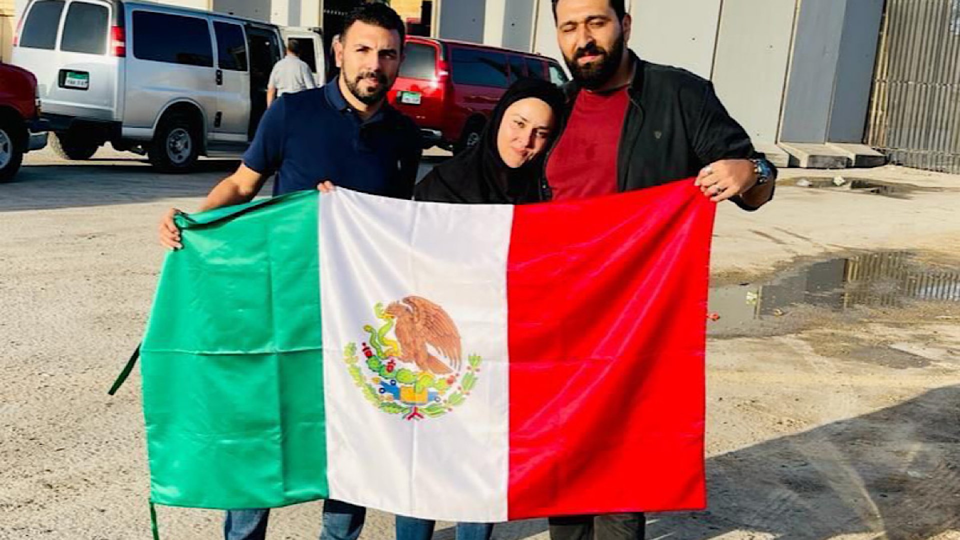 Salen de la Franja de Gaza la mexicana Bárbara Lango y su esposo