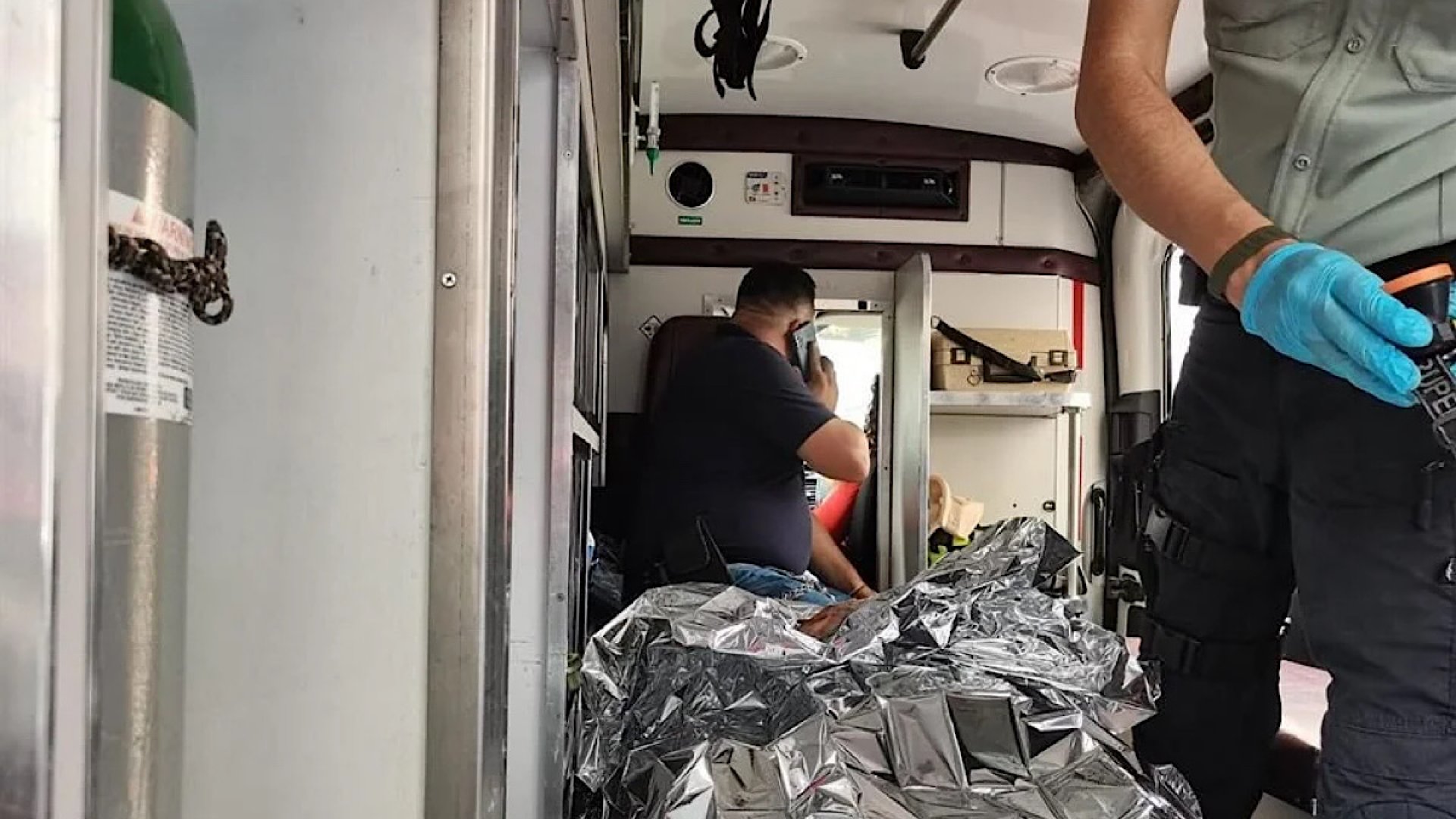 Cae empleado a cubo de elevador en Metro Juárez