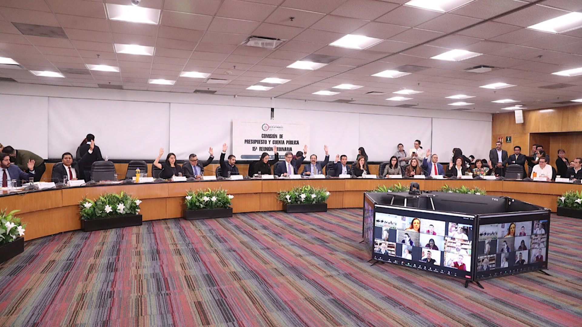 Presupuesto de Egresos 2024: Comisión de diputados aprueba dictamen con ‘tijeretazo’