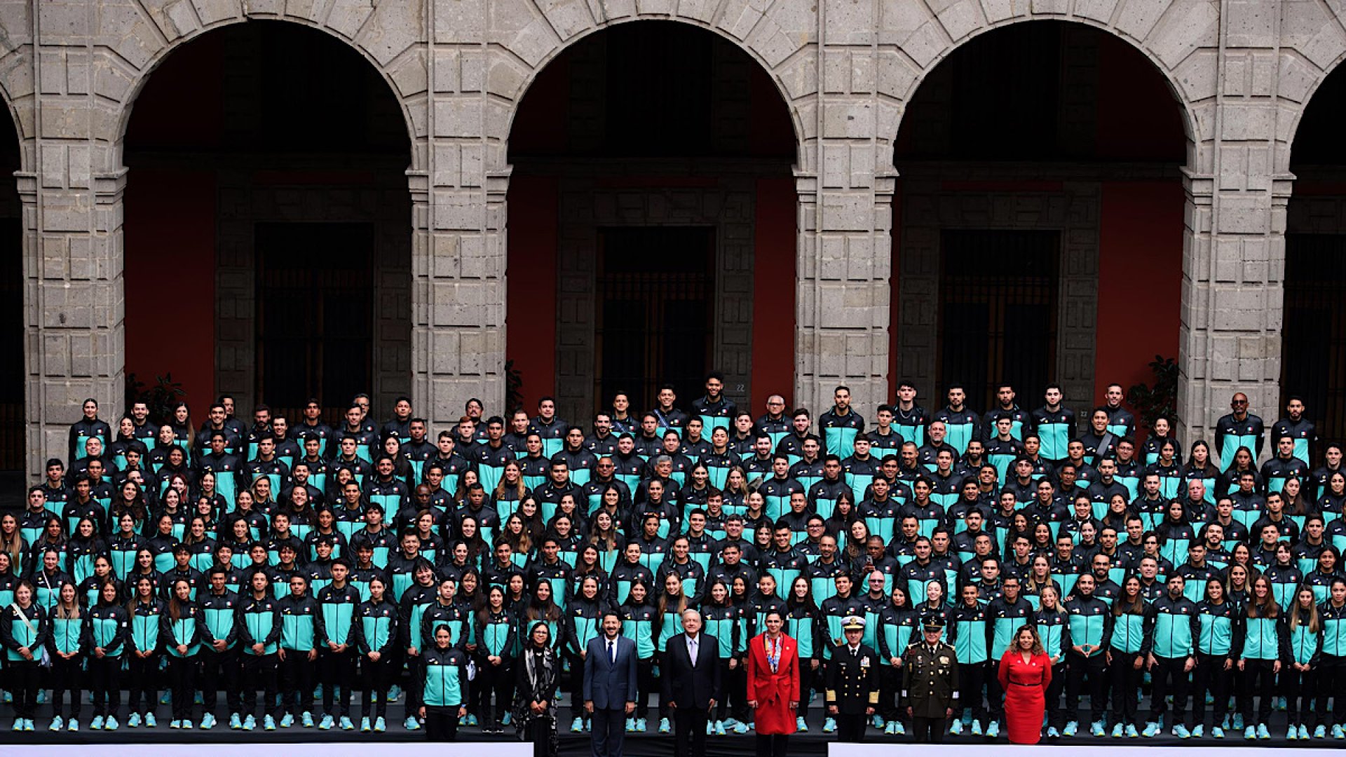 Presidente felicita a deportistas mexicanos por obtener tercer lugar en medallero de Juegos Panamericanos 2023