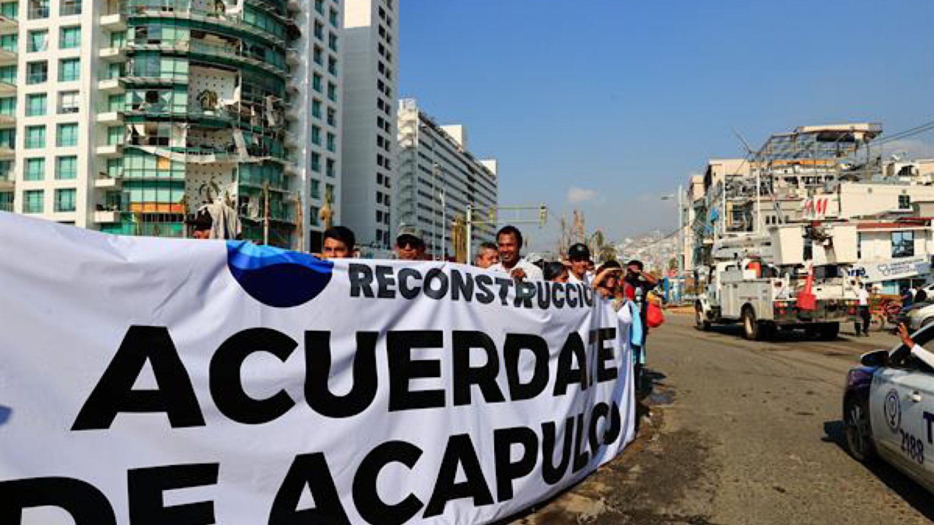 Caravana sale de Acapulco para exigir reconstrucción