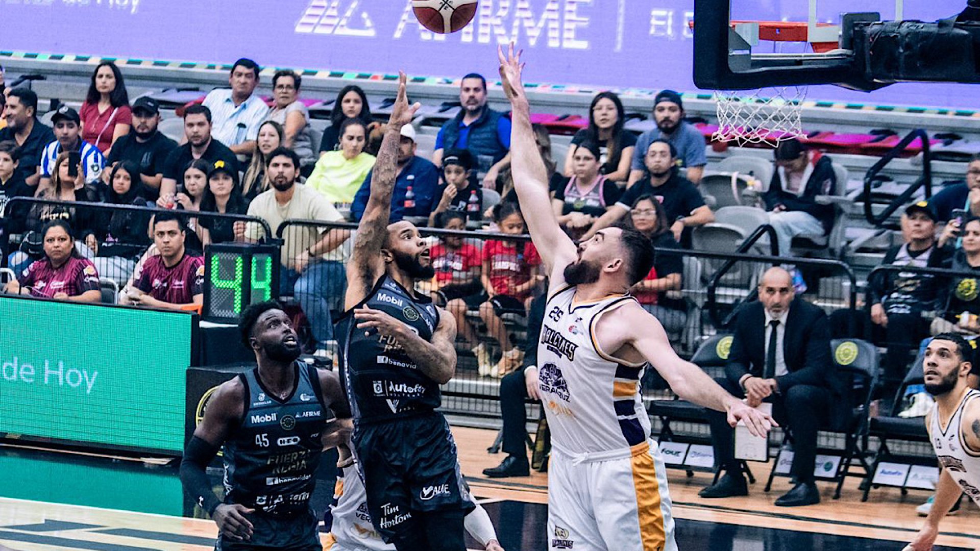 Halcones de Xalapa cae con Fuerza Regia en el arranque de los playoffs