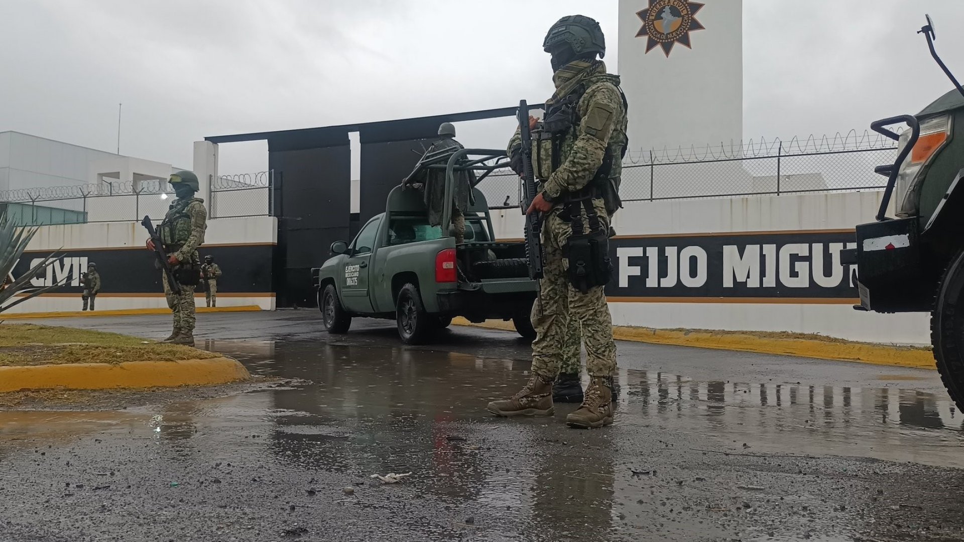 Atacan base de Fuerza Civil en Apodaca, NL; hieren a varios policías