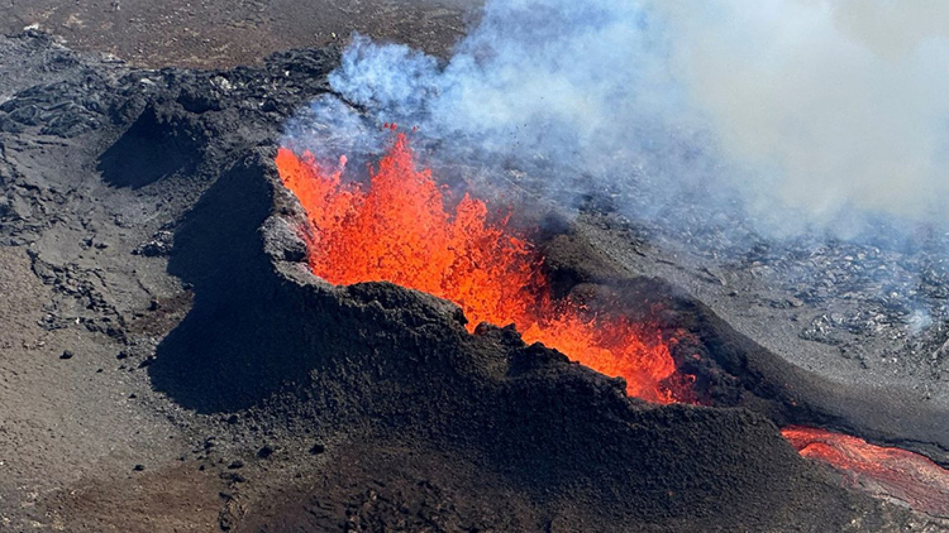 Islandia declara estado de emergencia por amenaza de erupción volcánica