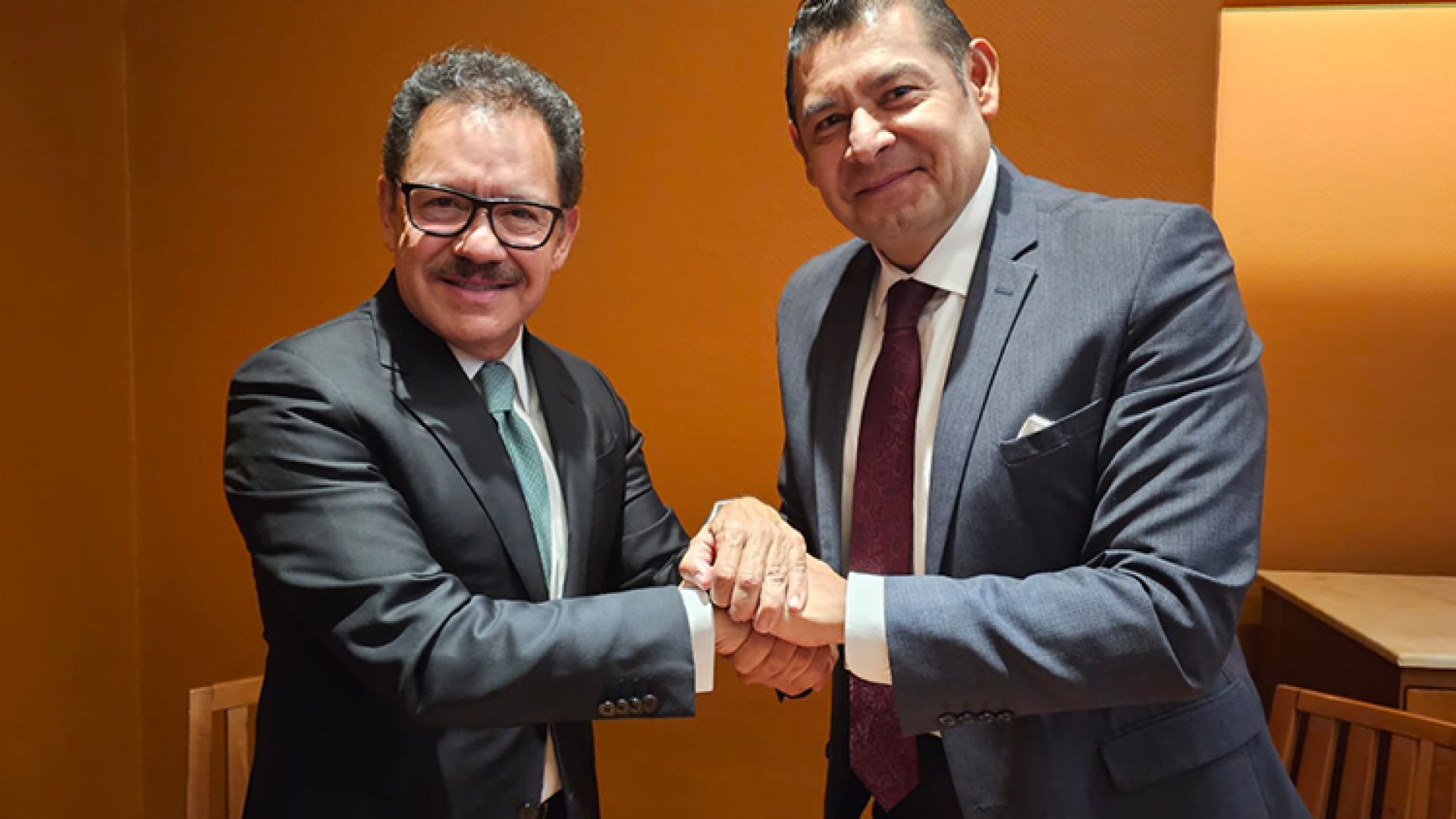 Se reúnen los primos Alejandro Armenta e Ignacio Mier