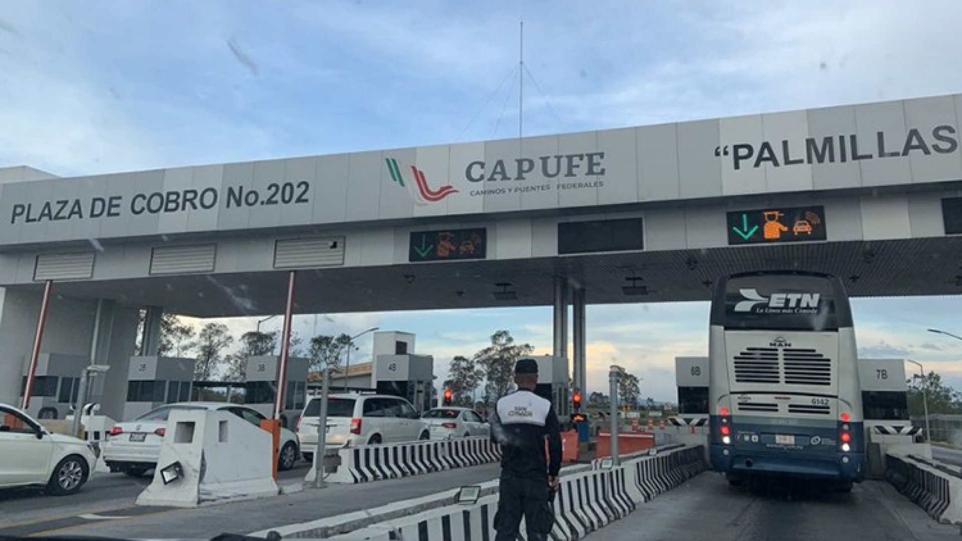 Confirma AMLO actualización de peaje; Acapulco no entra en ajuste
