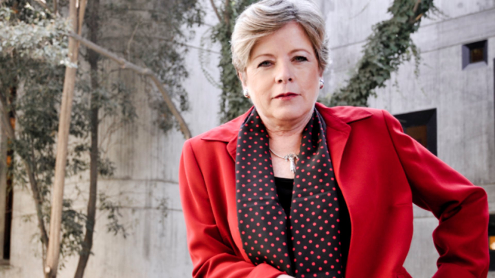 Canciller Bárcena llega a San Francisco para participar en foro APEC, junto a AMLO