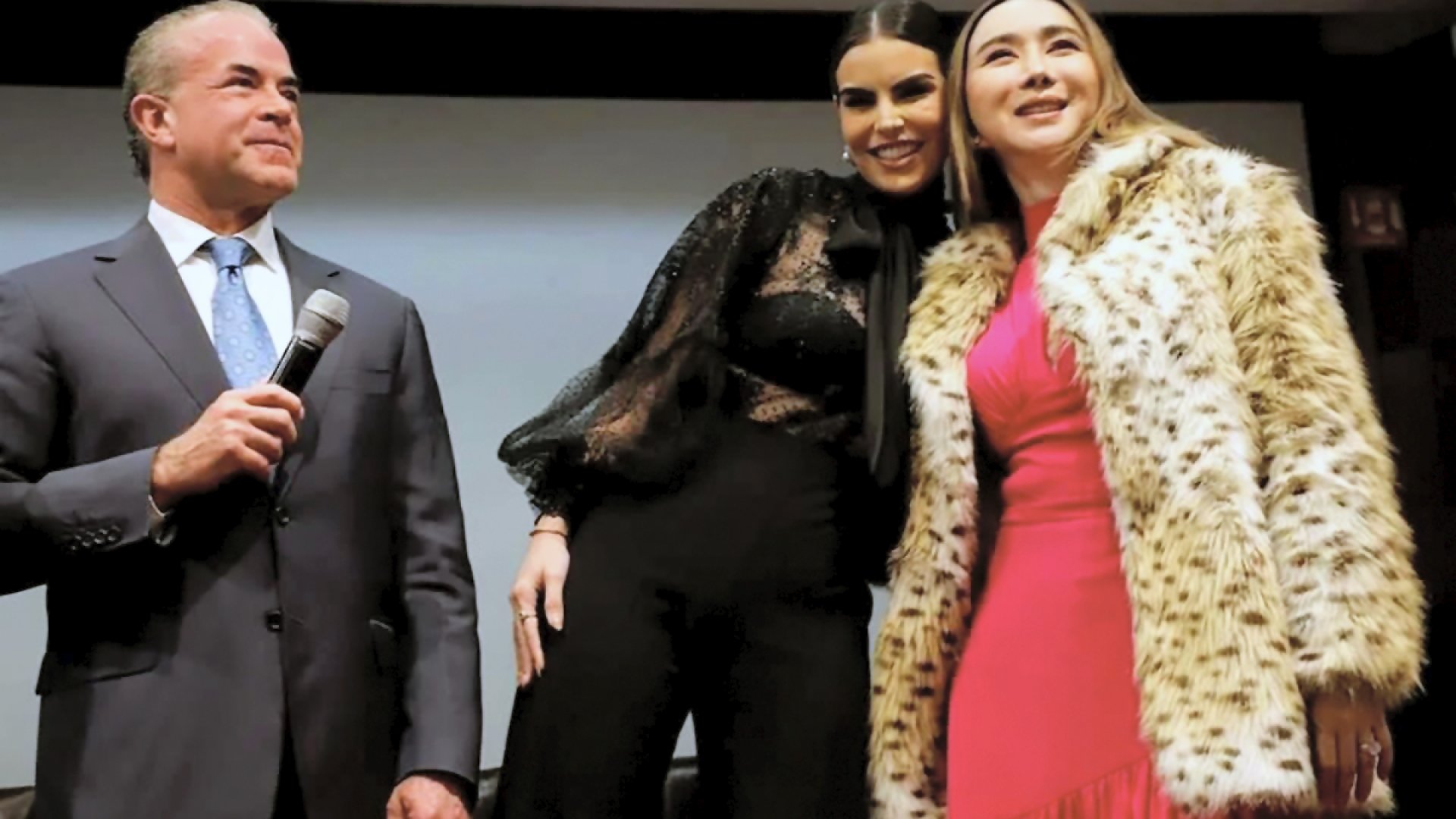 Confirman salida de Jones de Miss Universo; va De la Vega