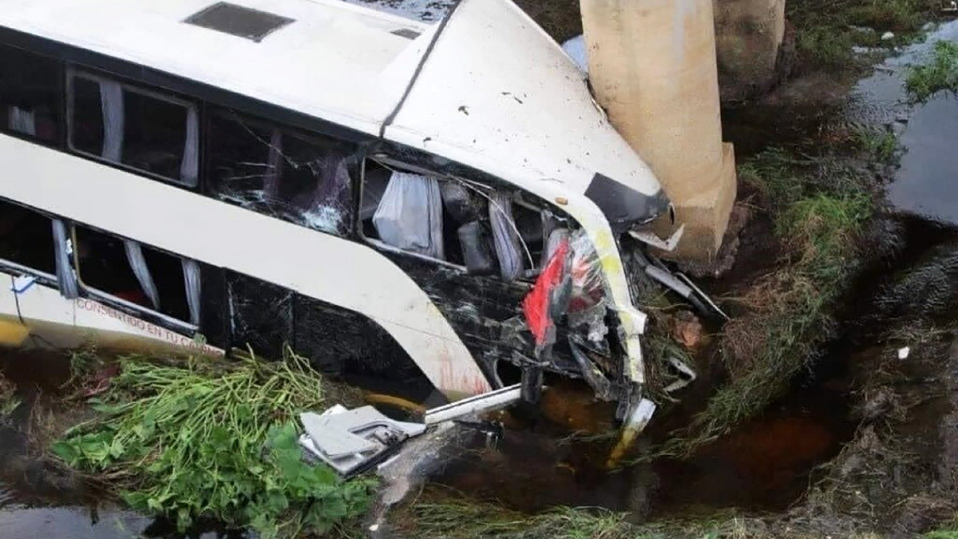 Accidente en carretera La Tinaja-Acayucan deja 12 muertos; algunos son menores de edad