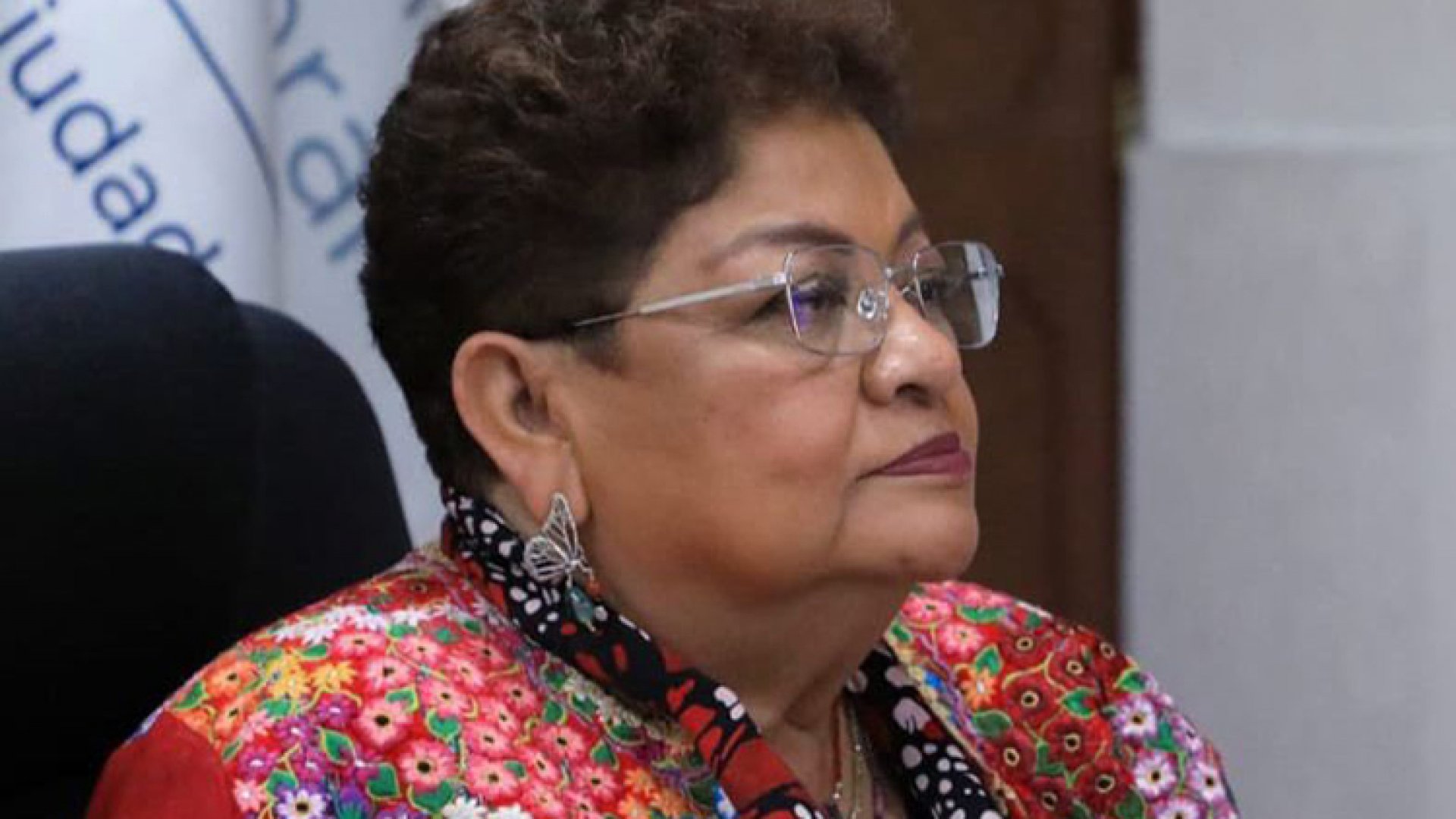 Reprochan a Ernestina Godoy falta de respuestas