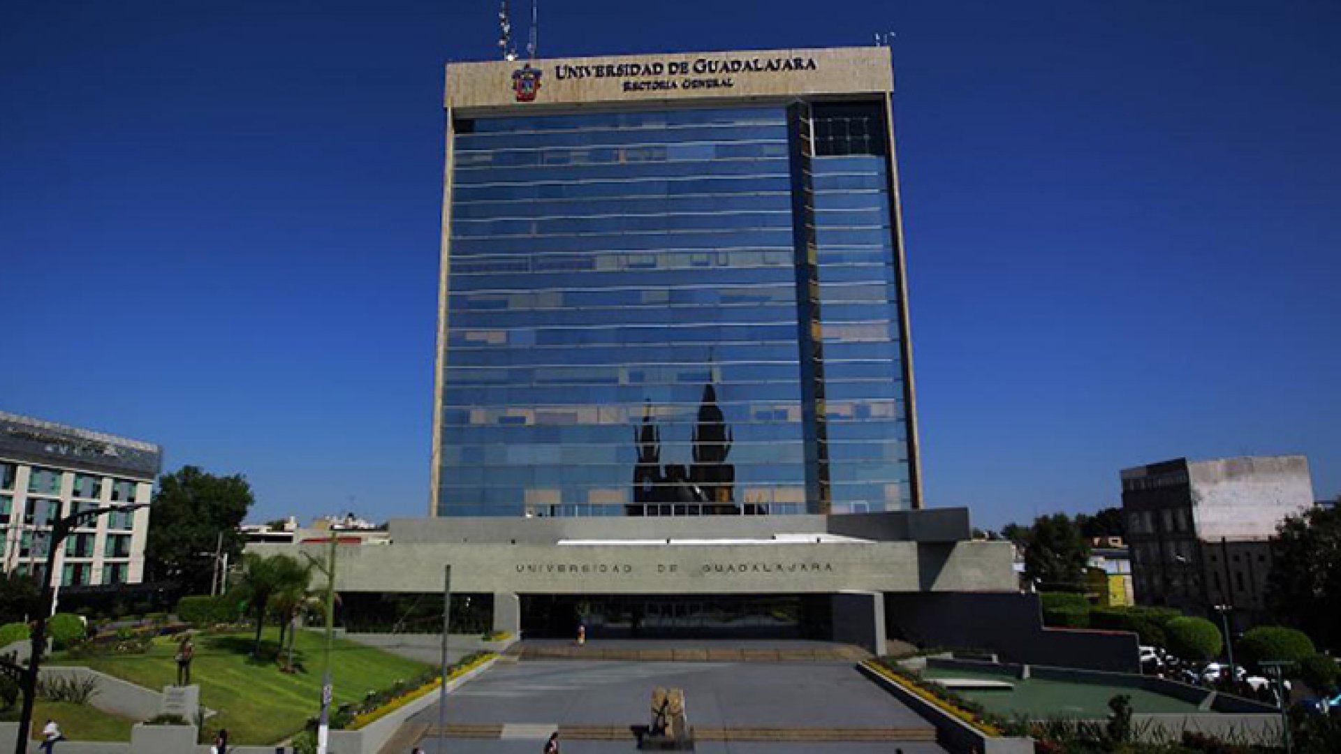 Promete UdeG procesos de titulación ¡en una semana!