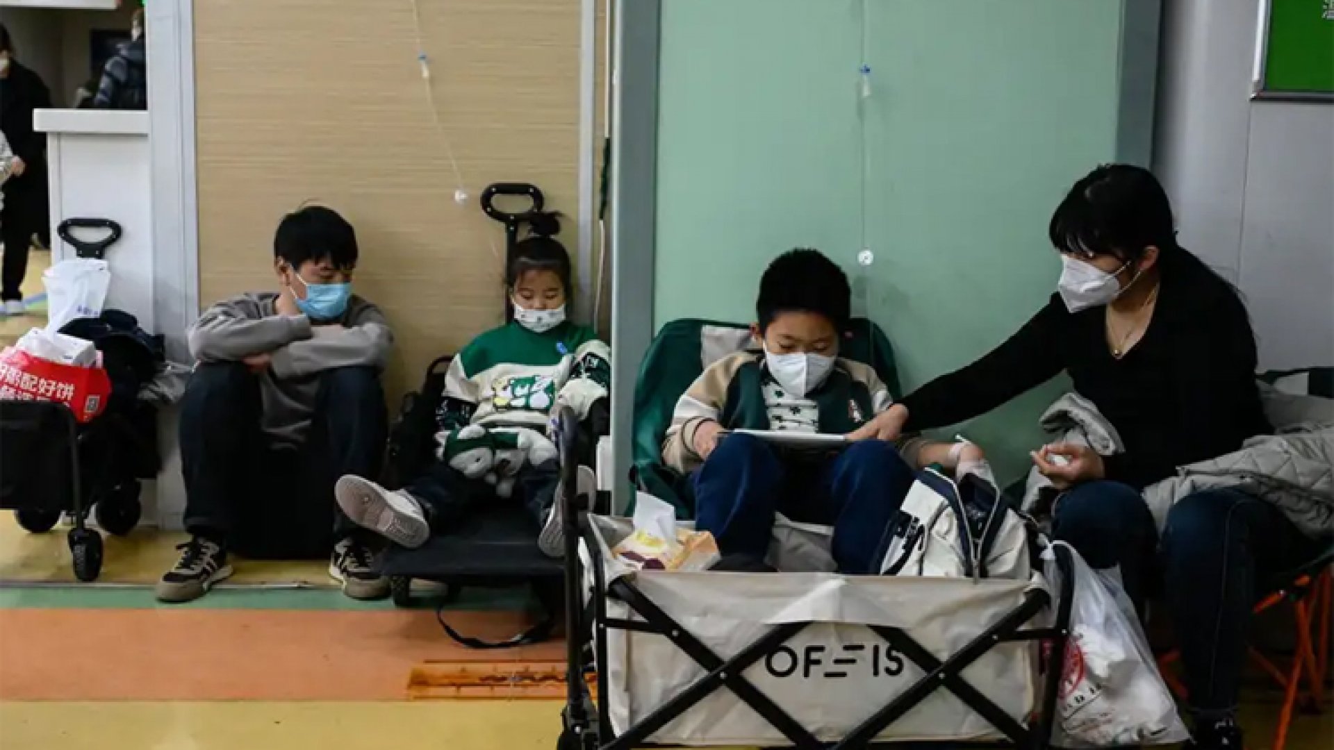 Pide OMS a China datos sobre aumento de enfermedades respiratorias en niños