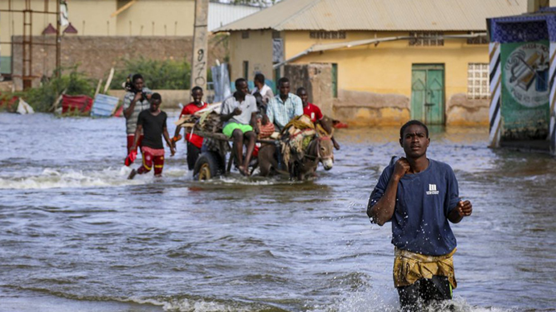 Aumentan a cerca de cien muertos por lluvias en Somalia