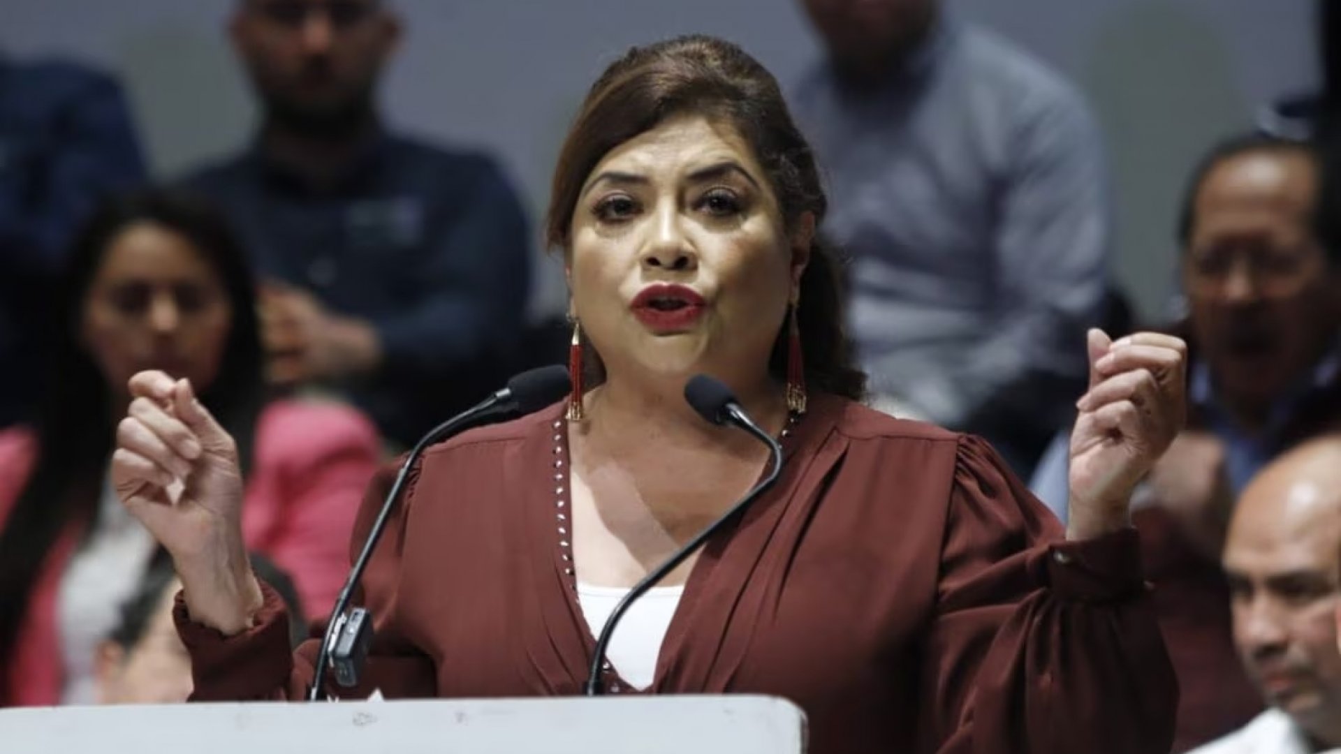 Clara Brugada participa en conferencia del Senado