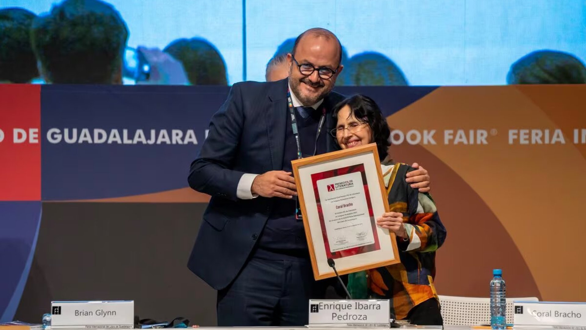 Coral Bracho abre la FIL Guadalajara con una defensa de la poesía como herramienta contra las injusticias del mundo