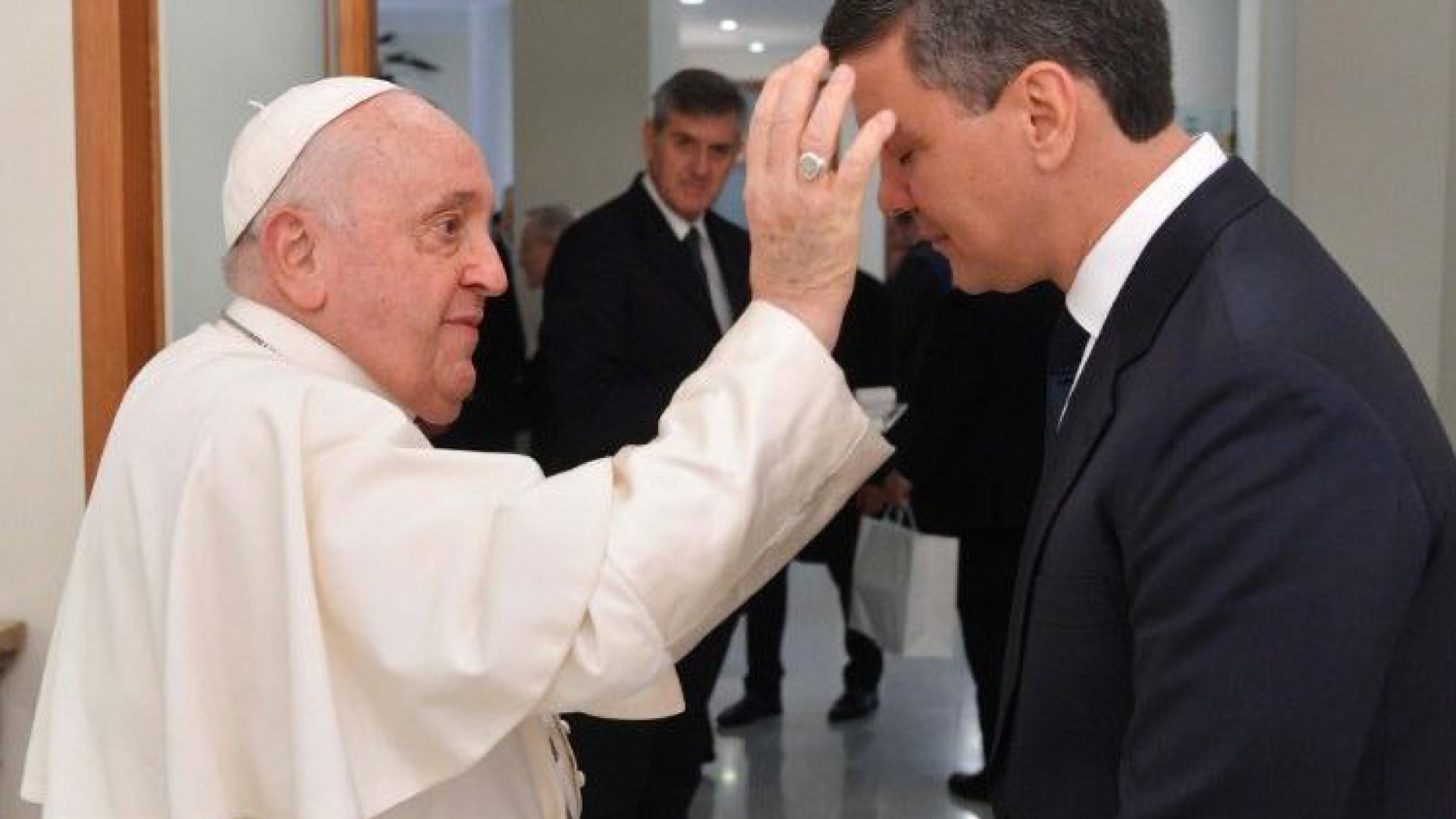 Al descartarle pulmonía, Papa recibe al presidente de Paraguay