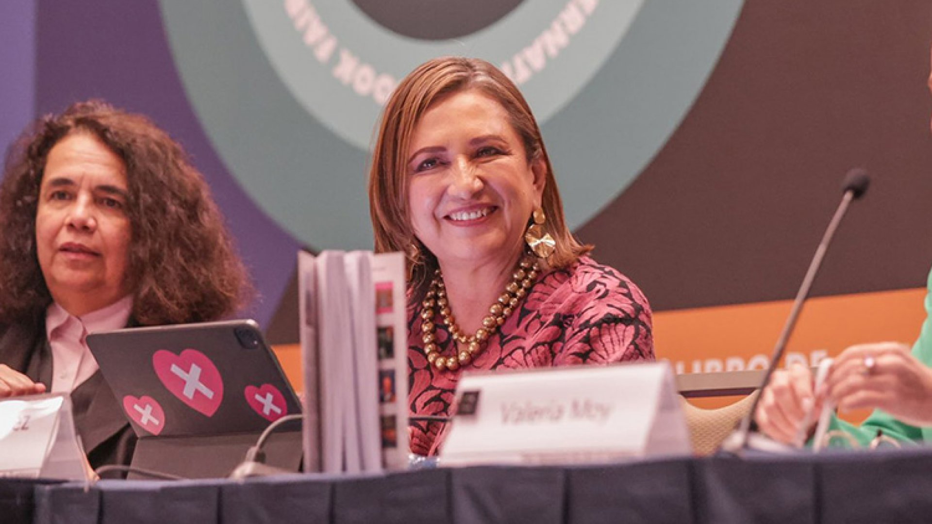 ‘Olvida’ Xóchitl nombre de libro con su biografía
