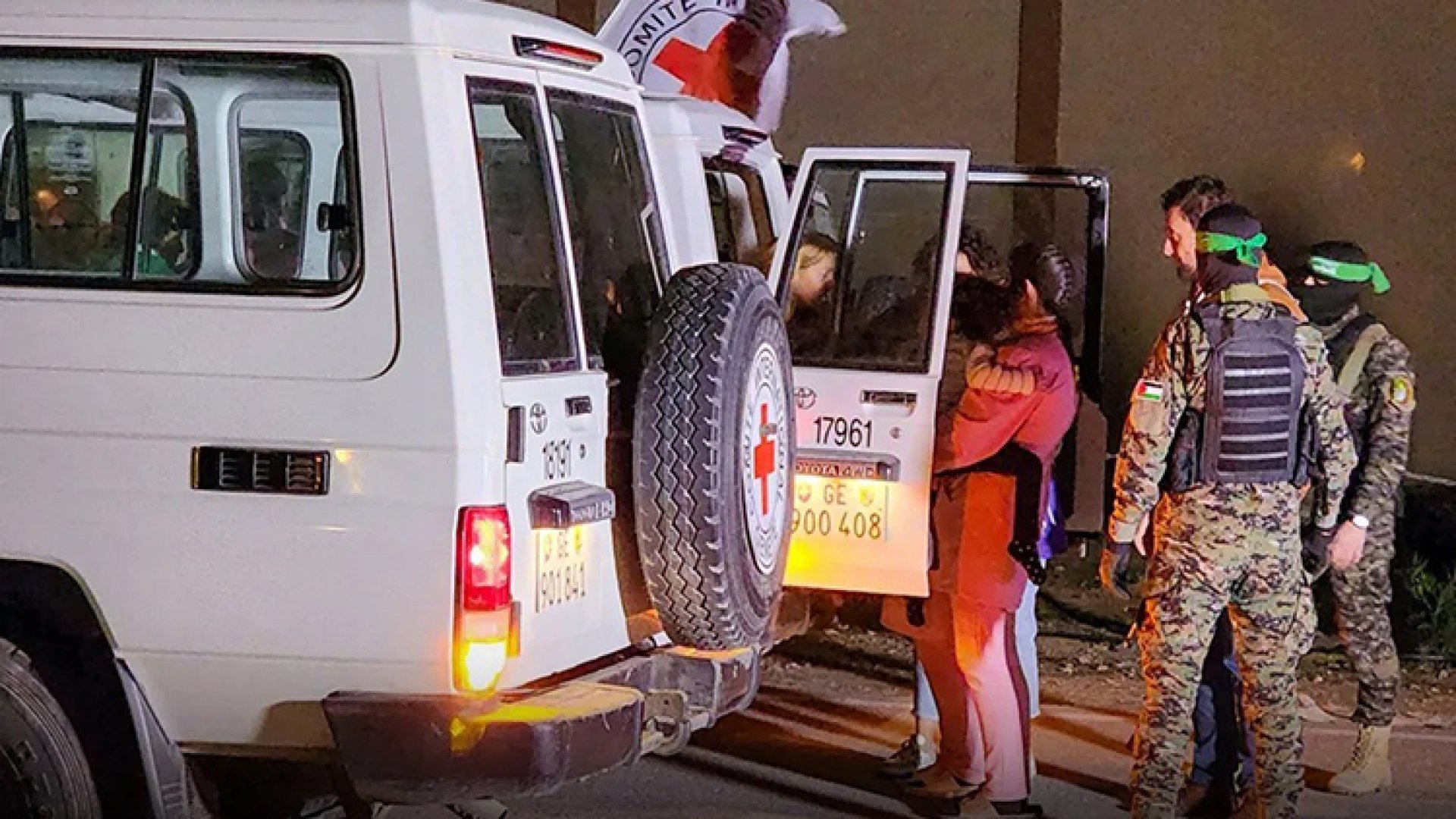 Libera Israel a 3 mujeres palestinas y treinta niños