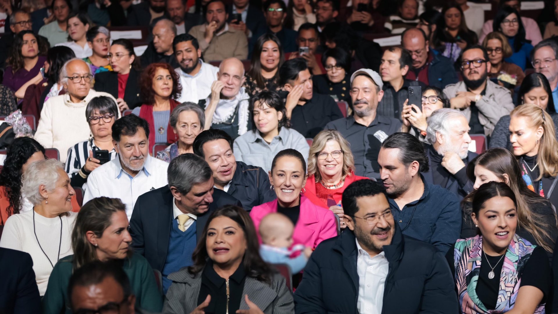 Claudia, como toda una rockstar: así luce el Metropolitan por su documental