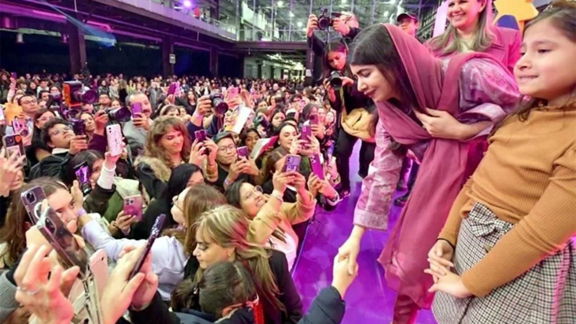 Sostiene Malala Yousafzai encuentro en Monterrey