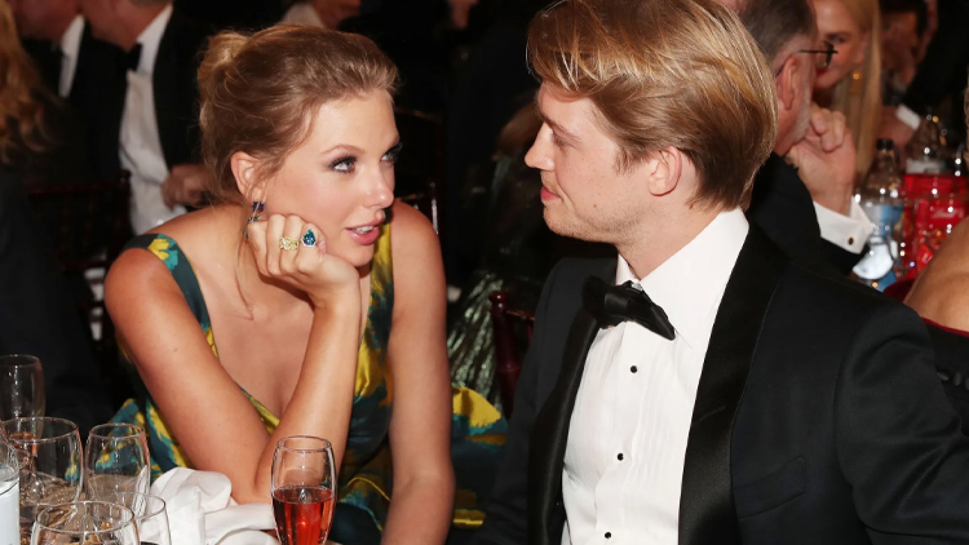 Niegan rumores de matrimonio entre Taylor Swift y Joe Alwyn