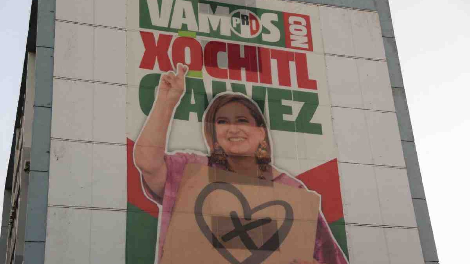 Xóchitl Gálvez ocultó al INE 2.8 millones de gasto
