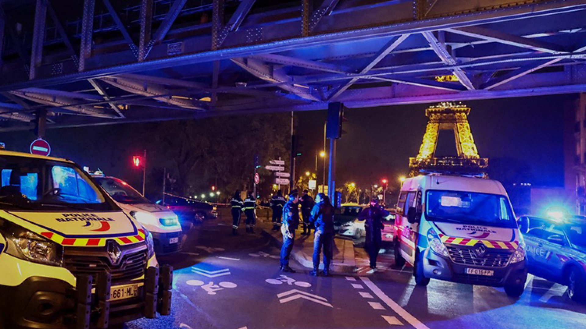 Al grito de ‘Alá es grande’, atacante mata a hombre cerca de la torre Eiffel