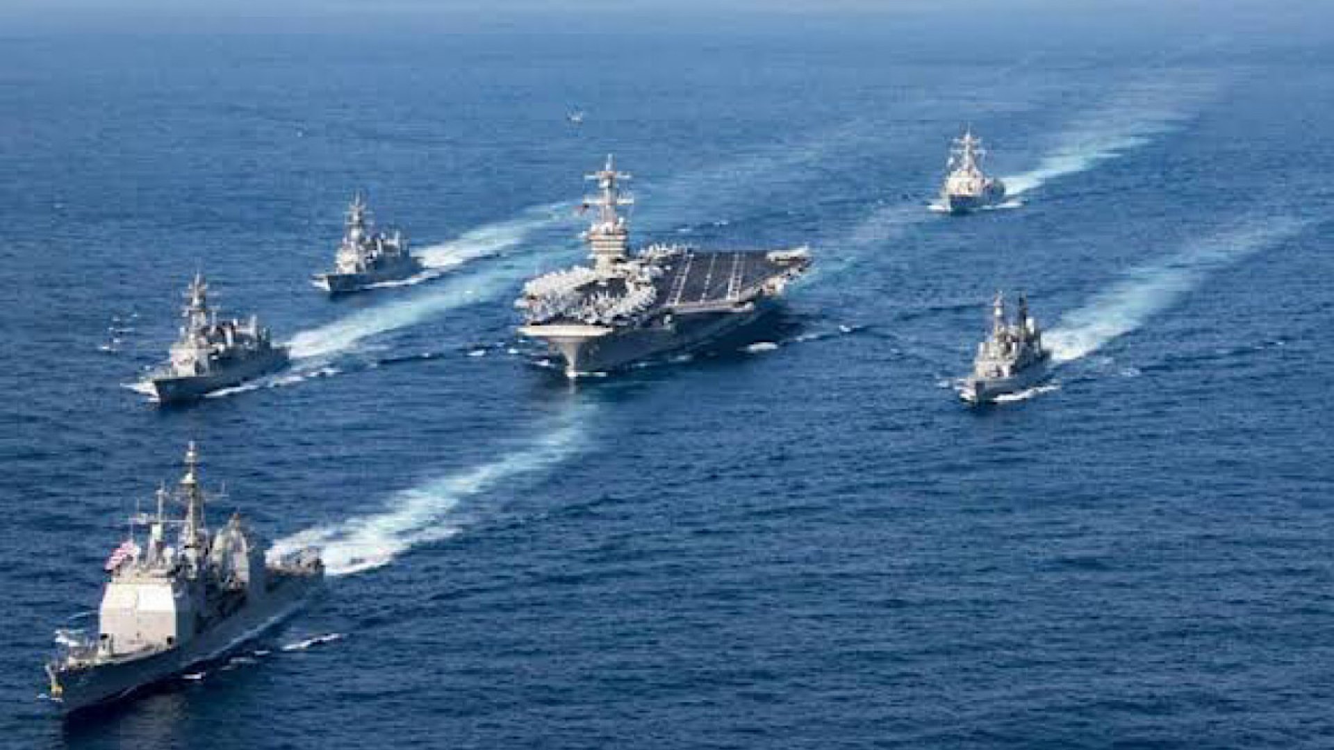 Atacan buque de guerra estadounidense y barcos comerciales en mar Rojo