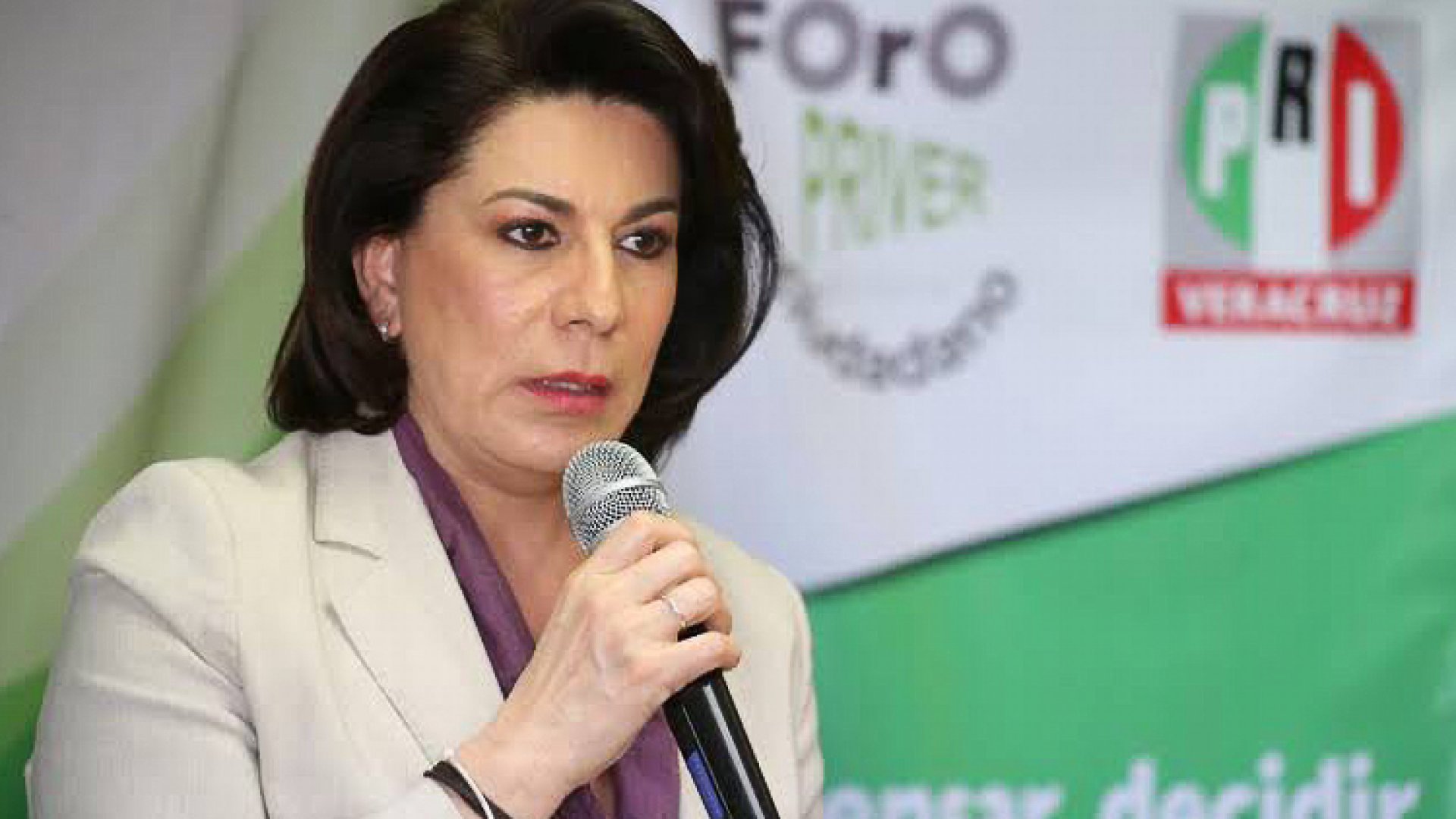 Renuncia Lorena Martínez al PRI