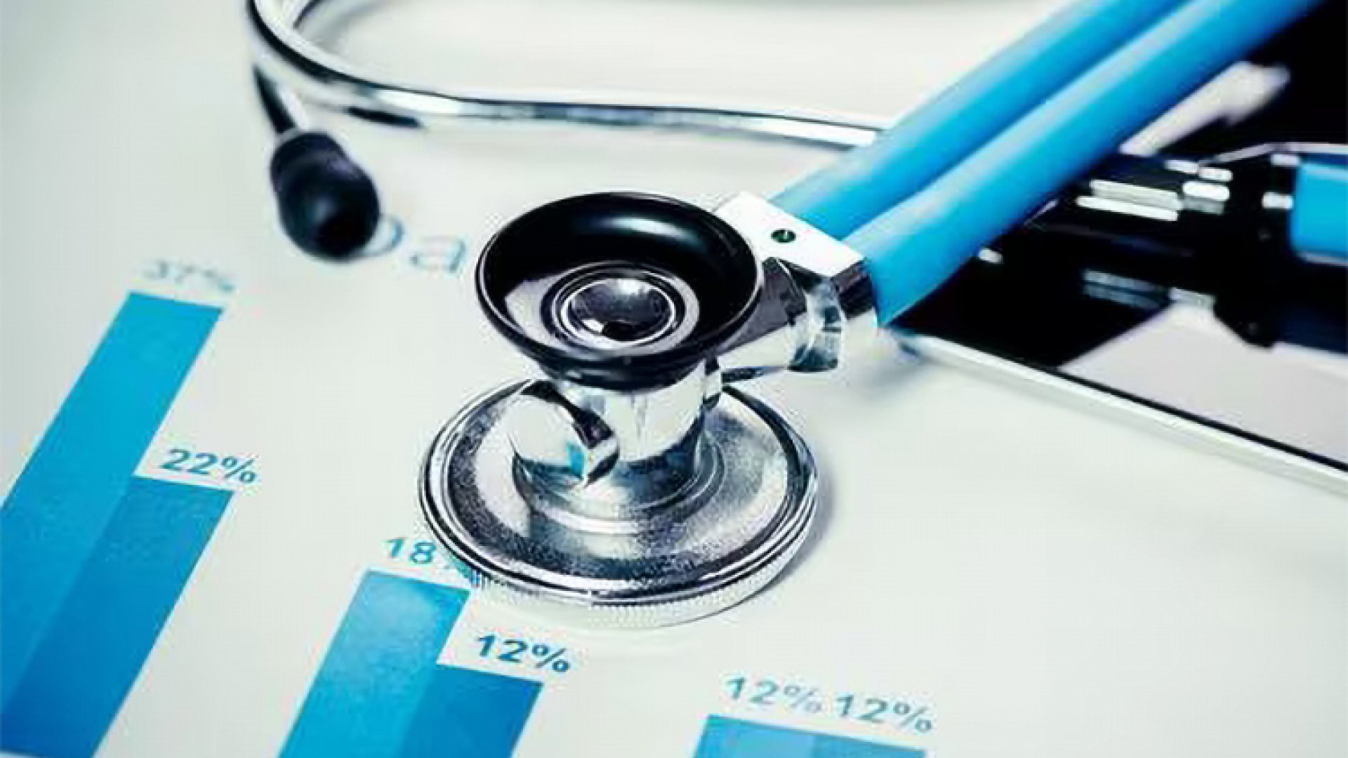 Acusan red fantasma y corrupción en compras de salud