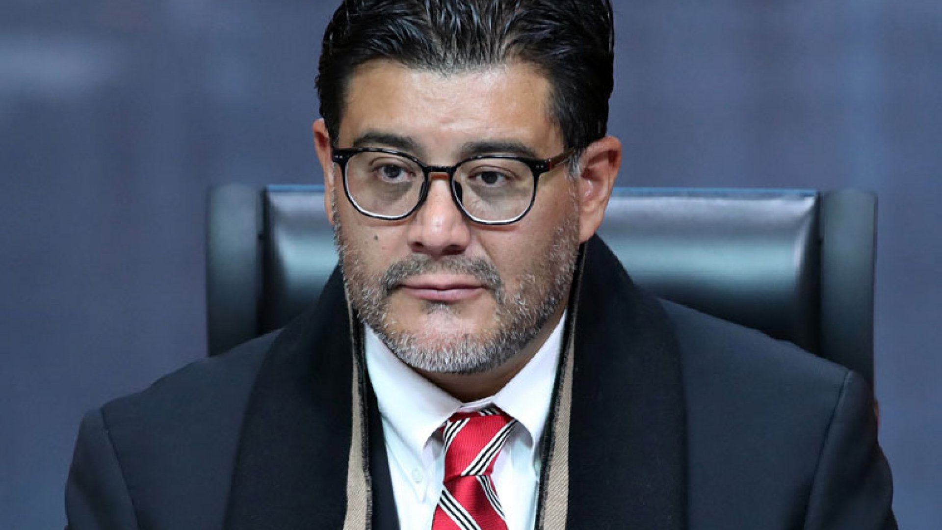 Acorralan en TEPJF a magistrado Reyes Rodríguez