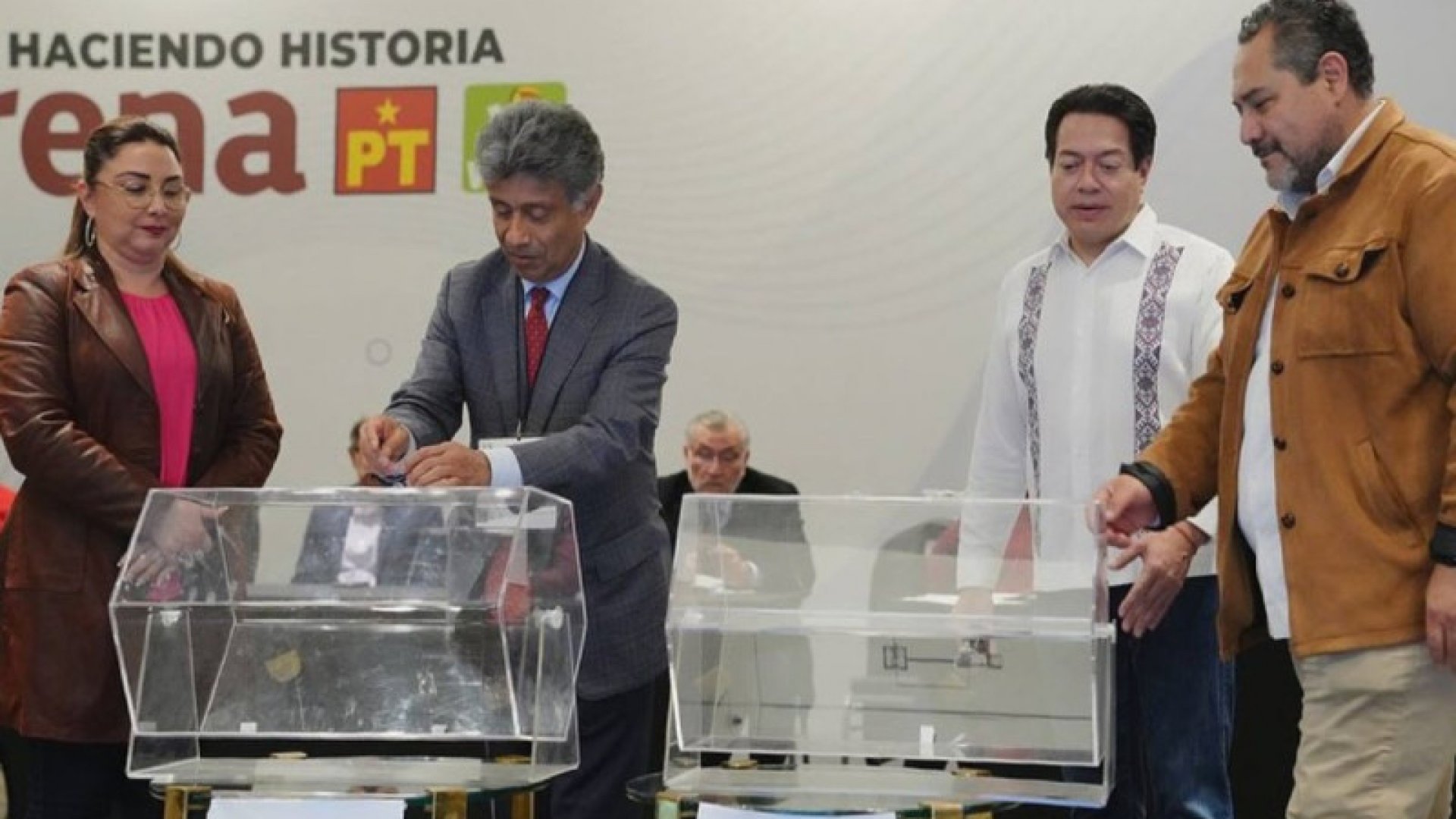 Morena define el género en fórmulas del Senado