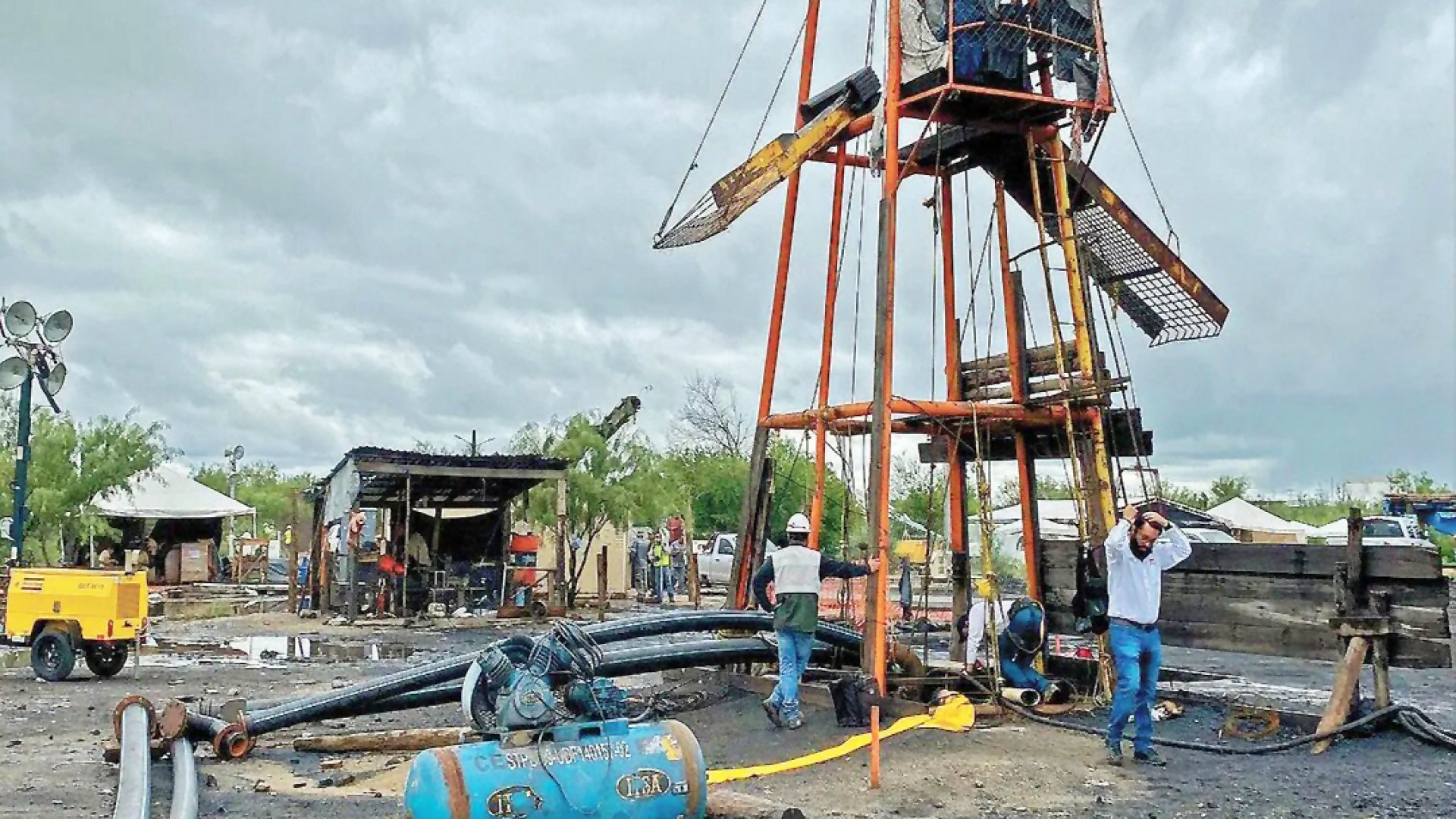 Inicia la recuperación de los mineros atrapados en ‘El Pinabete’
