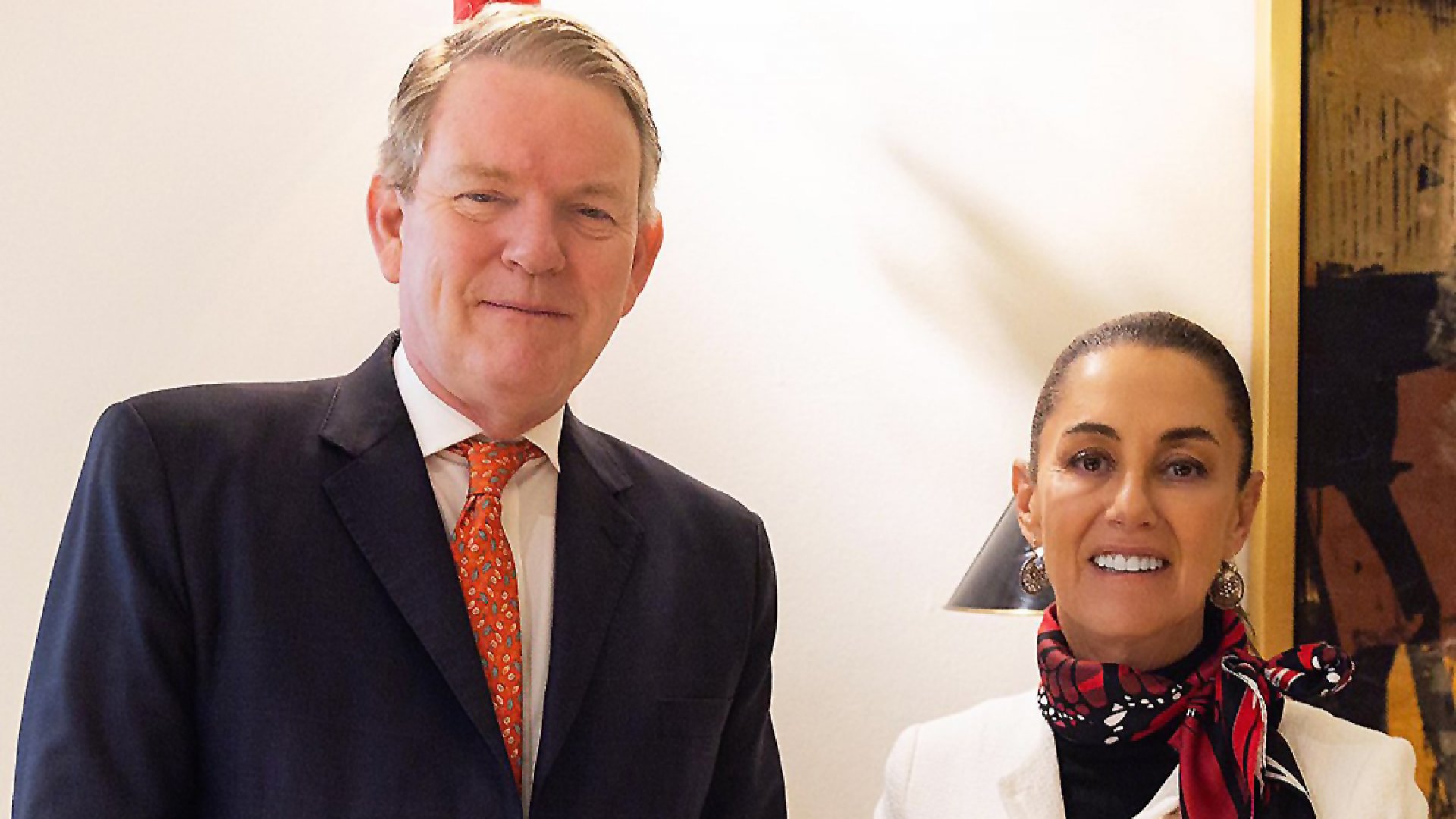 Claudia sostiene reunión con Graeme C. Clark, embajador de Canadá en México