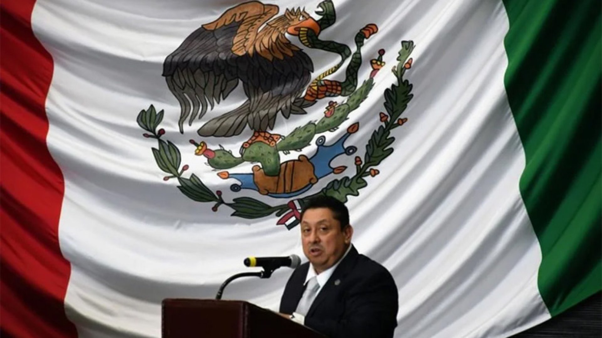 Aprueban desafuero del fiscal Uriel Carmona