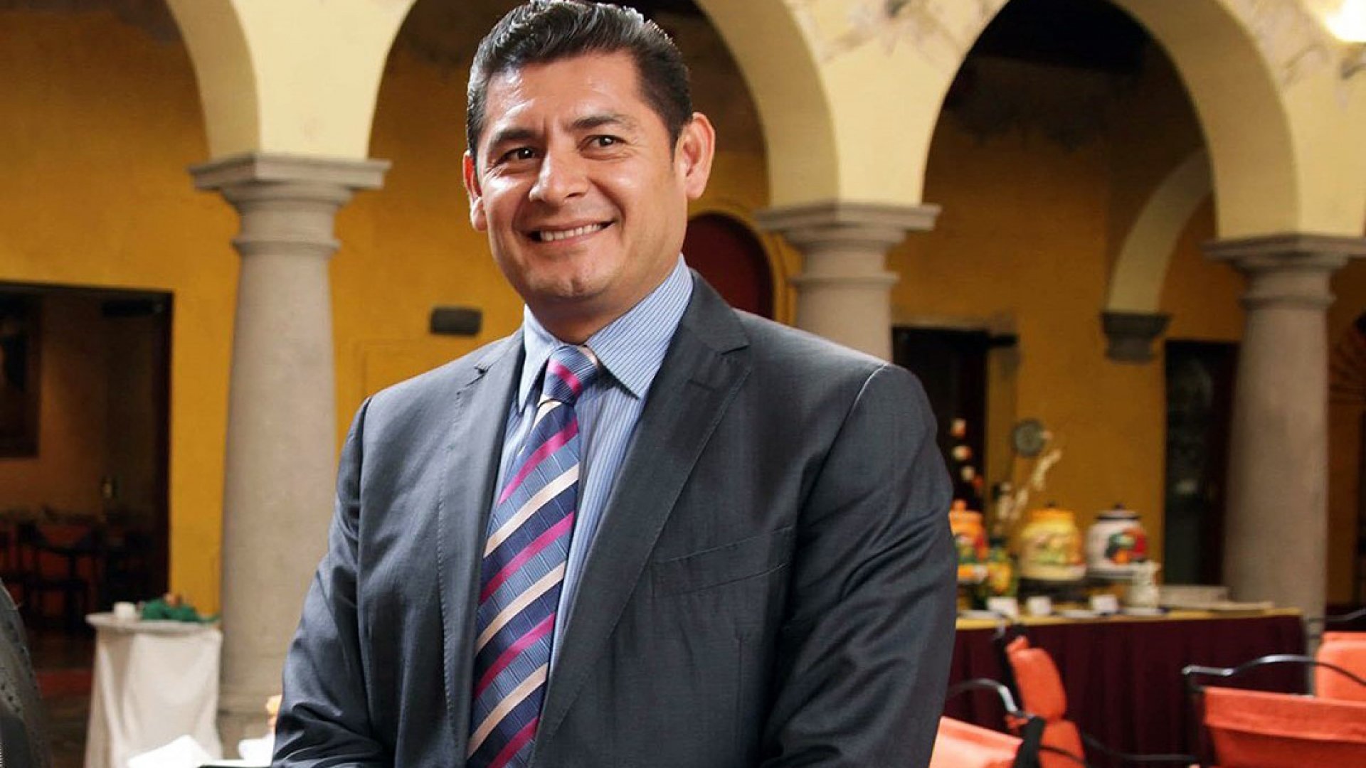Alejandro Armenta Mier pide licencia a Senado para precampaña