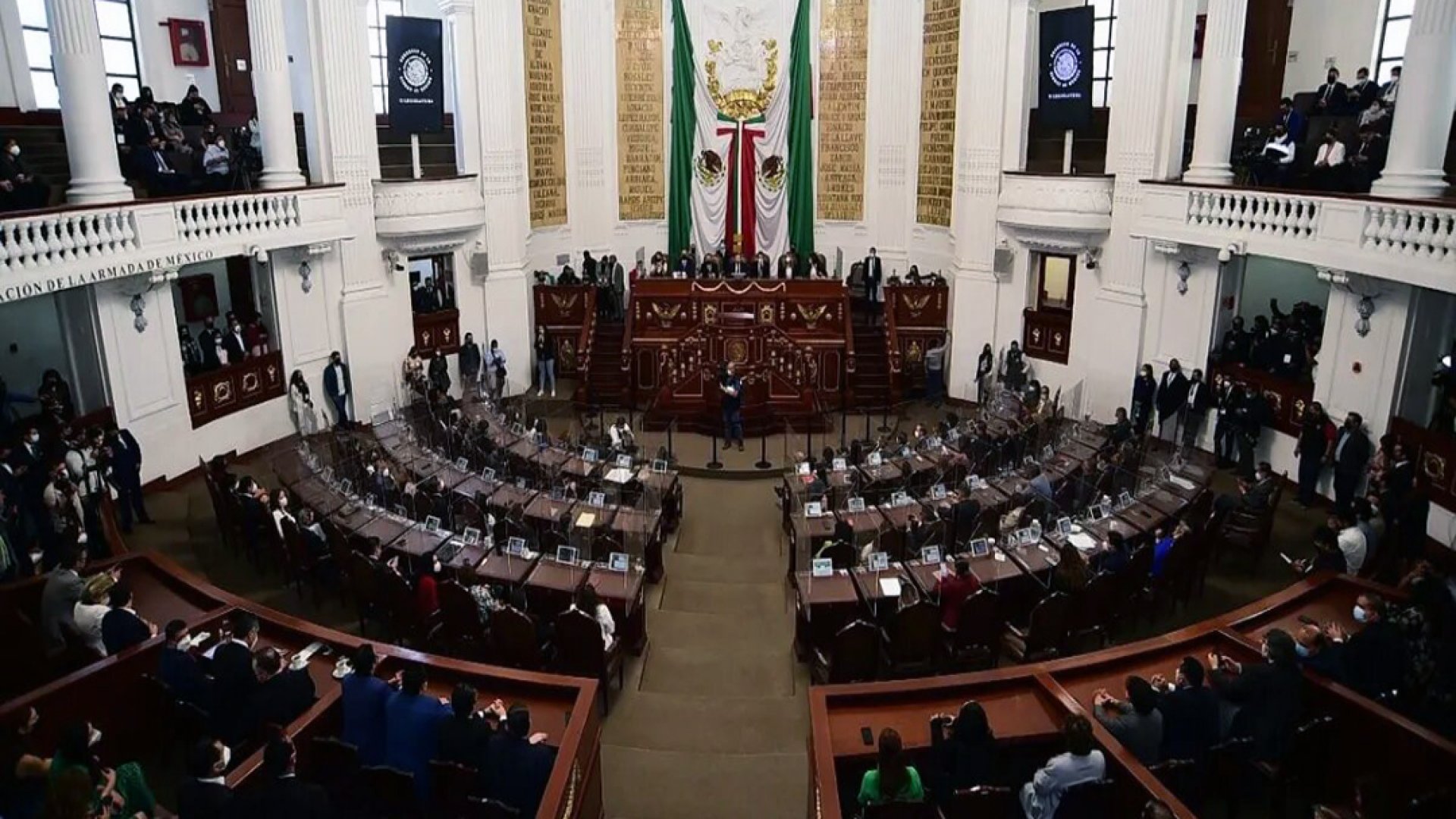 Morena revienta sesión en el Congreso de la CDMX para ratificación de Ernestina Godoy