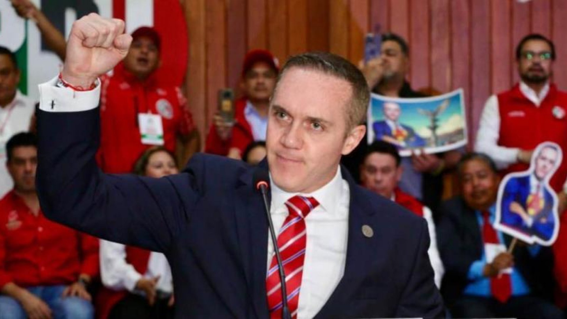 Muestran su renuncia 30 consejeros del PRI en seguimiento de Rubalcava