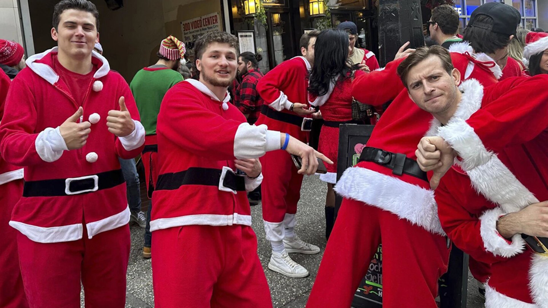 ¡De nuevo! Aquí vienen Papá Noel