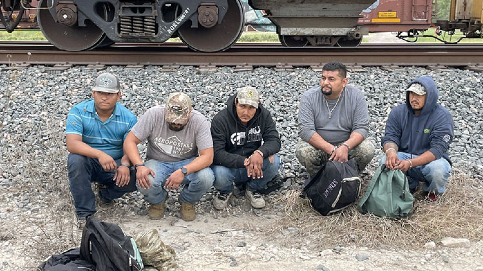 Suspenden puentes ferroviarios en Texas para detener a migrantes