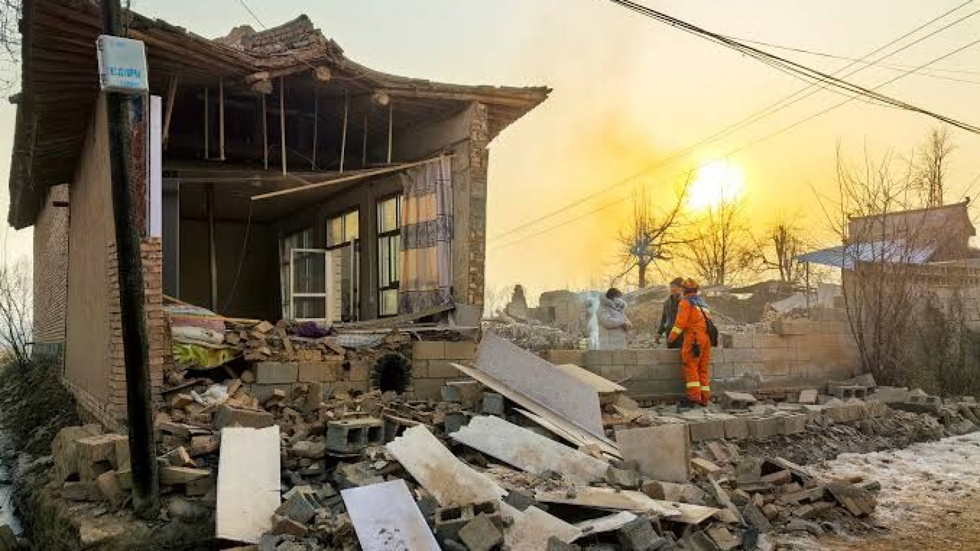 Sismo en China de 5.9 grados deja al menos 127 muertos