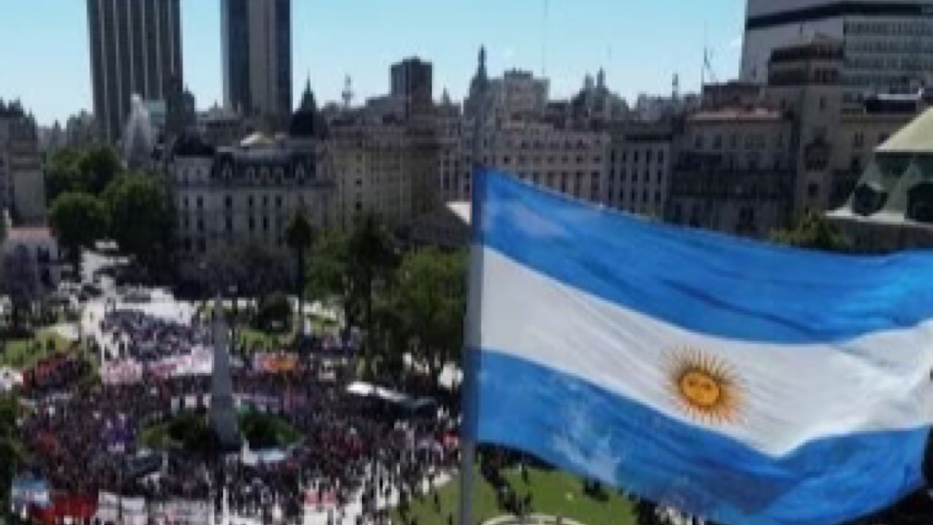 Tensión ante primera protesta contra gobierno de Milei