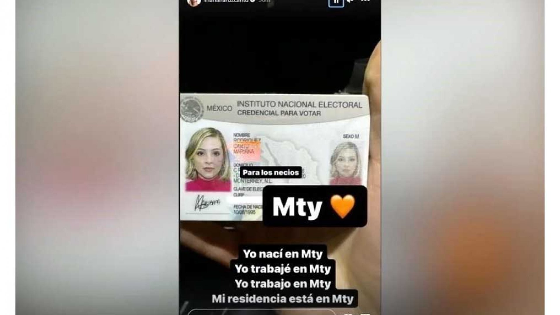 Mariana Rodríguez demuestra con INE en mano ser residente de Monterrey