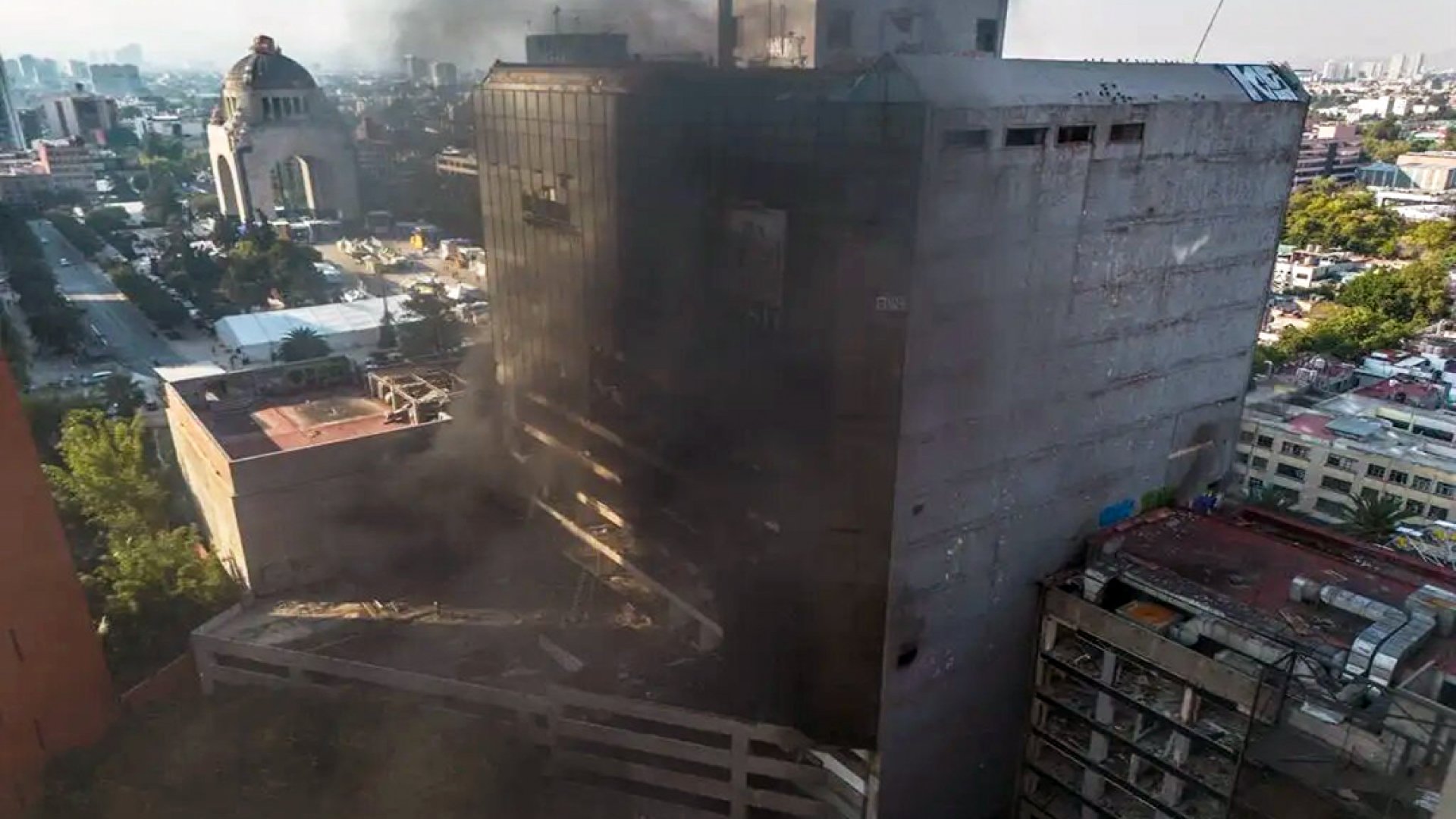 Se incendia edificio del ISSSTE en Avenida Paseo de la Reforma