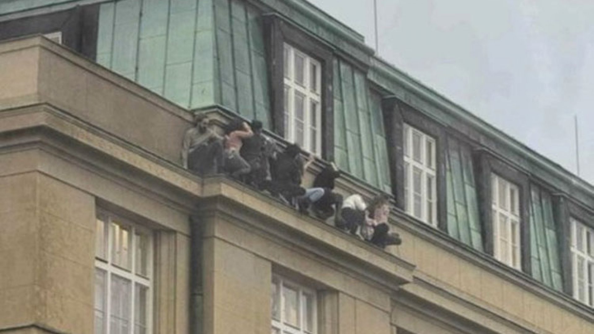 Tiroteo en Praga deja 15 muertos y decenas de heridos